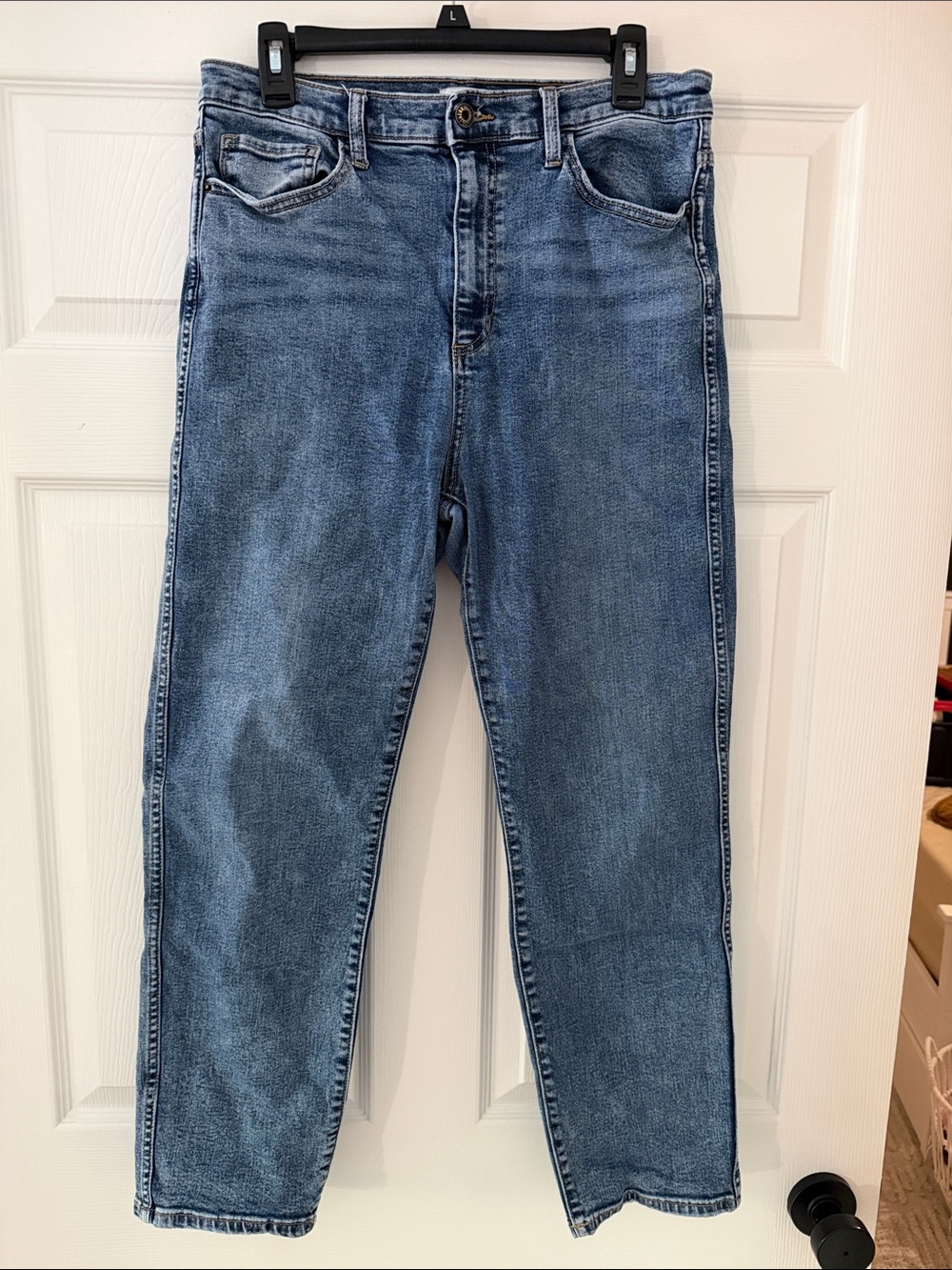 Sneak Peek Women's Straight Leg Jeans in Light Blue Wash